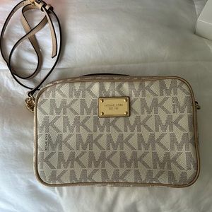 Jet Set Large Printed Logo Crossbody Bag